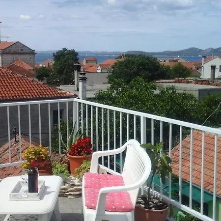 J&b شقة باكوشتاني