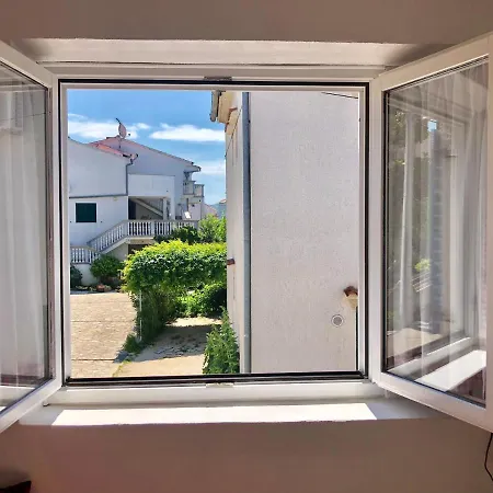 J&b Διαμέρισμα Pakoštane